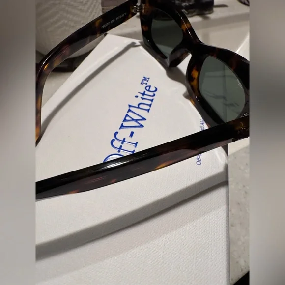 Off-White Tortoise Shell Sunglasses - Picture 5 of 9